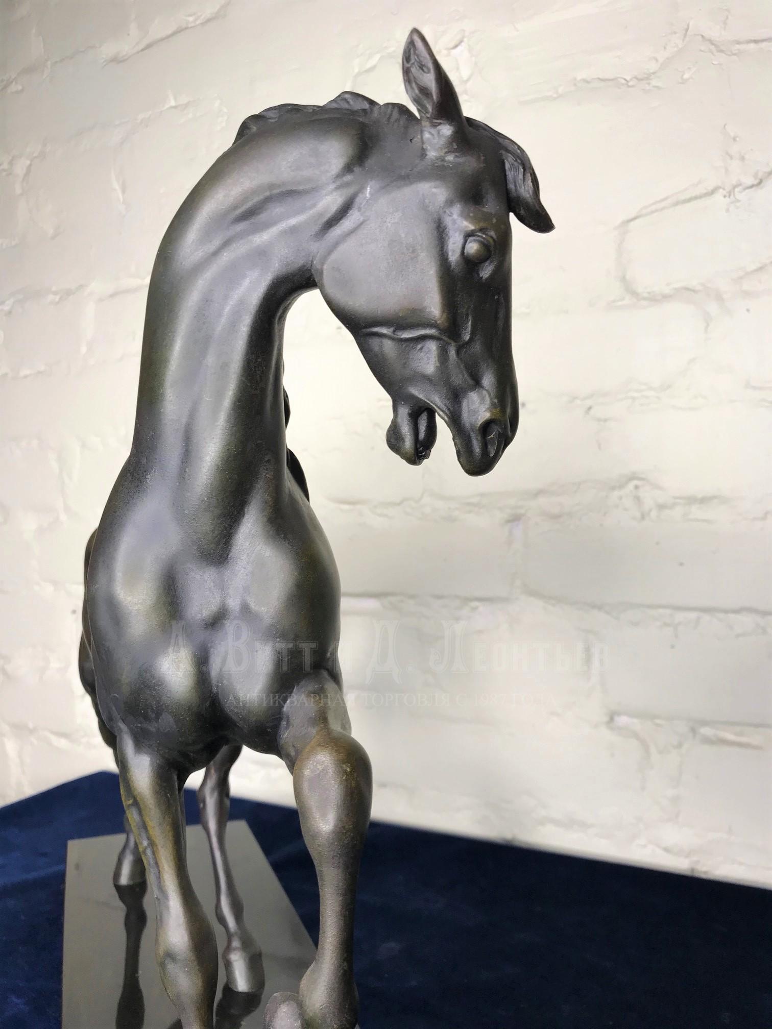 Гарцующий жеребец антикварный конь скульптура бронза